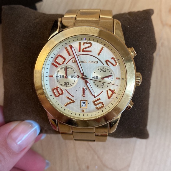 Michael Kors - oversized gold watch - Picture 2 of 3